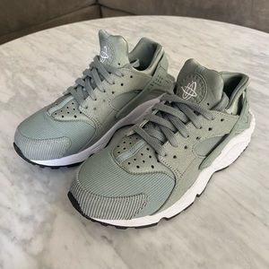 Nike Air Huarache Sneakers
